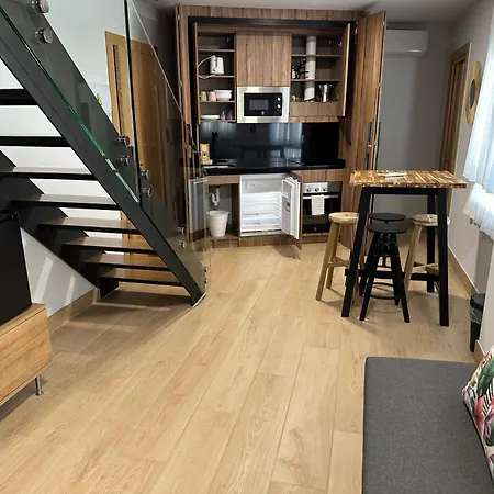 Turisticos Santa Apolonia 62 *